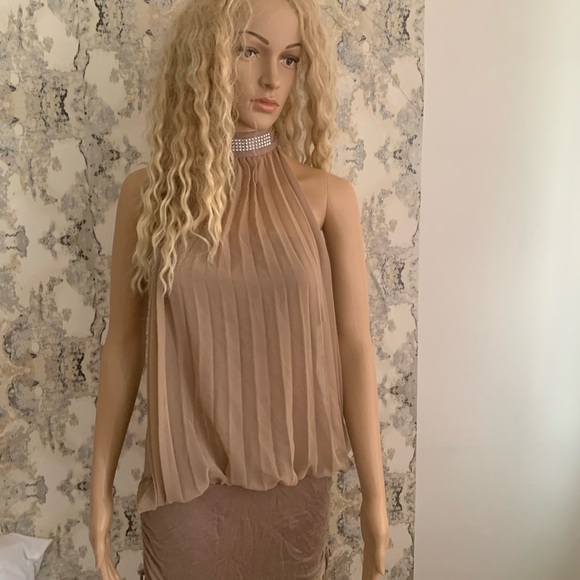 Unique halter dress perfect for vacation ! - Picture 2 of 6